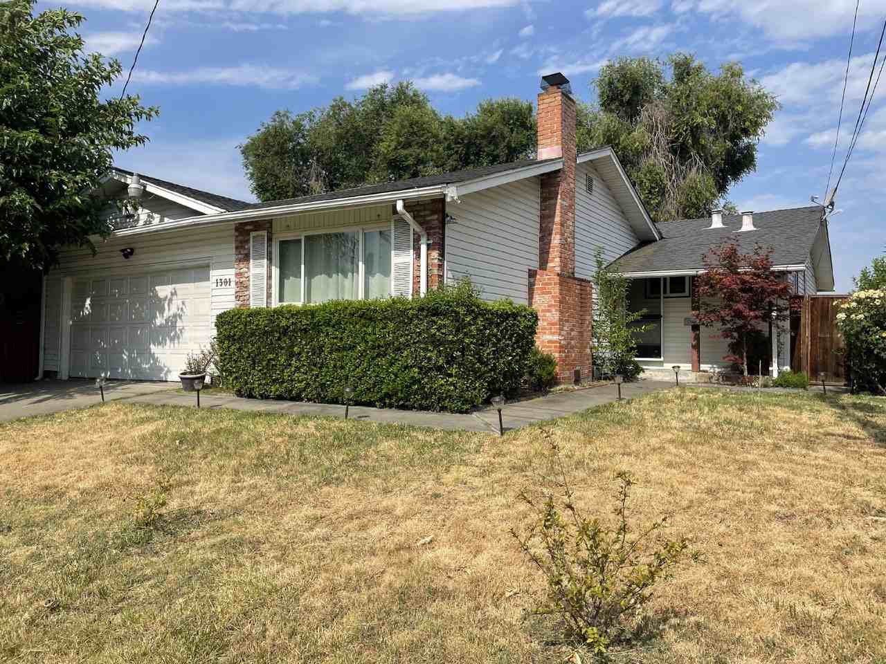 1301 Brookview Dr - Photo 2 of 20