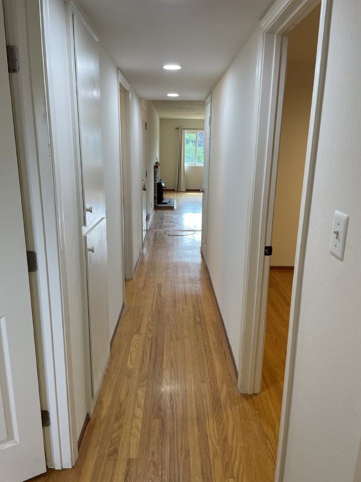 1301 Brookview Dr - Photo 4 of 20