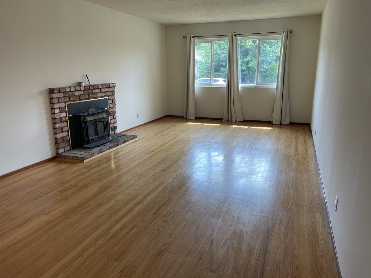 1301 Brookview Dr - Photo 6 of 20
