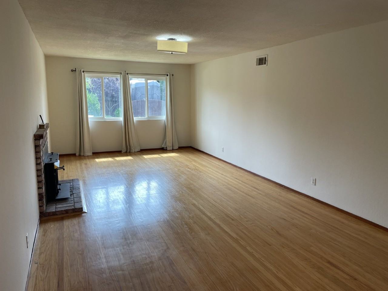 1301 Brookview Dr - Photo 7 of 20