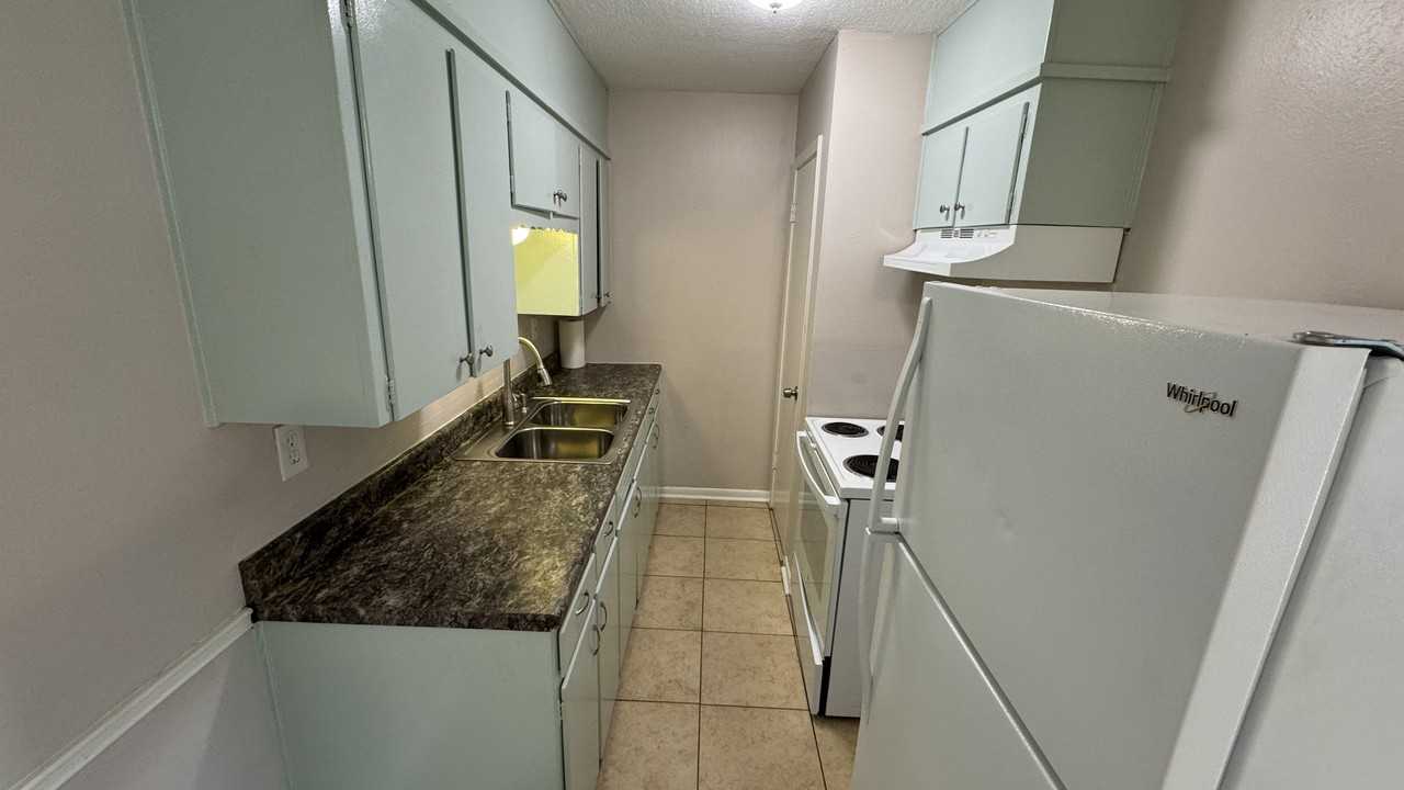 605 Sunset Ln #C - Photo 6 of 16