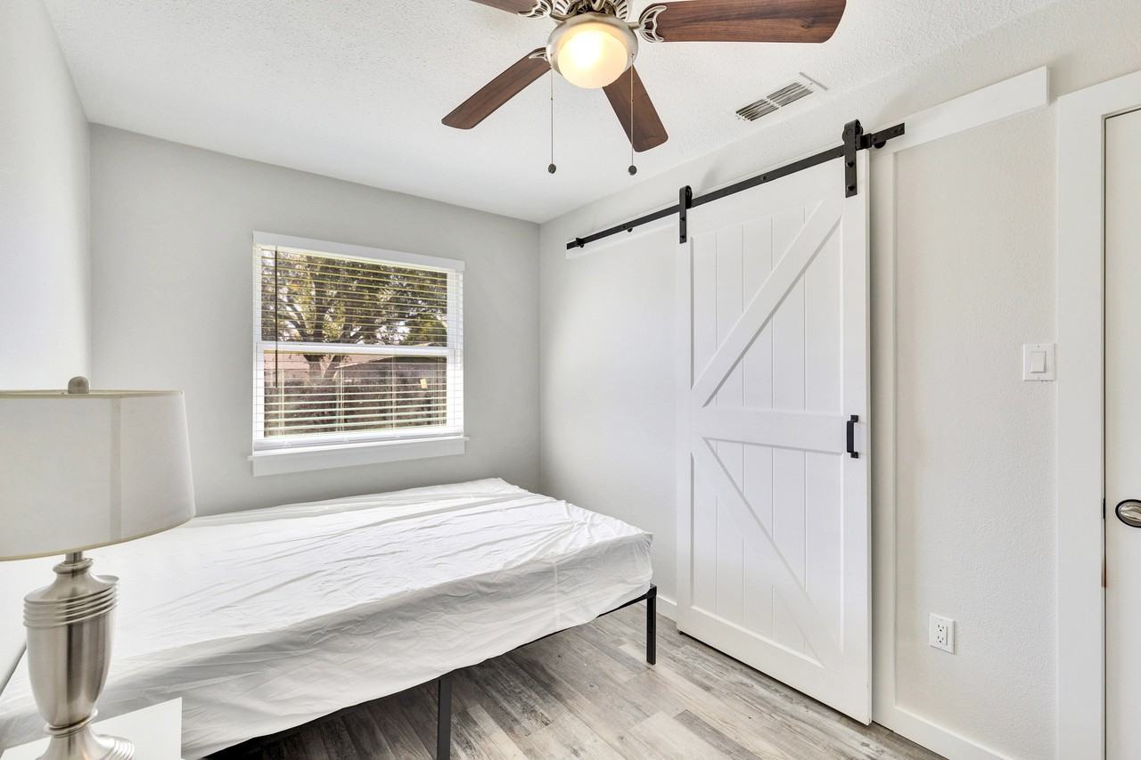 Hibiscus Dr - Photo 7 of 11