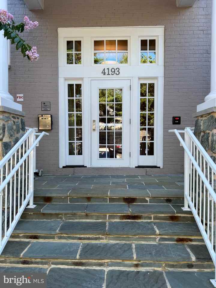 4193 S Four Mile Run Dr - Photo 2 of 10