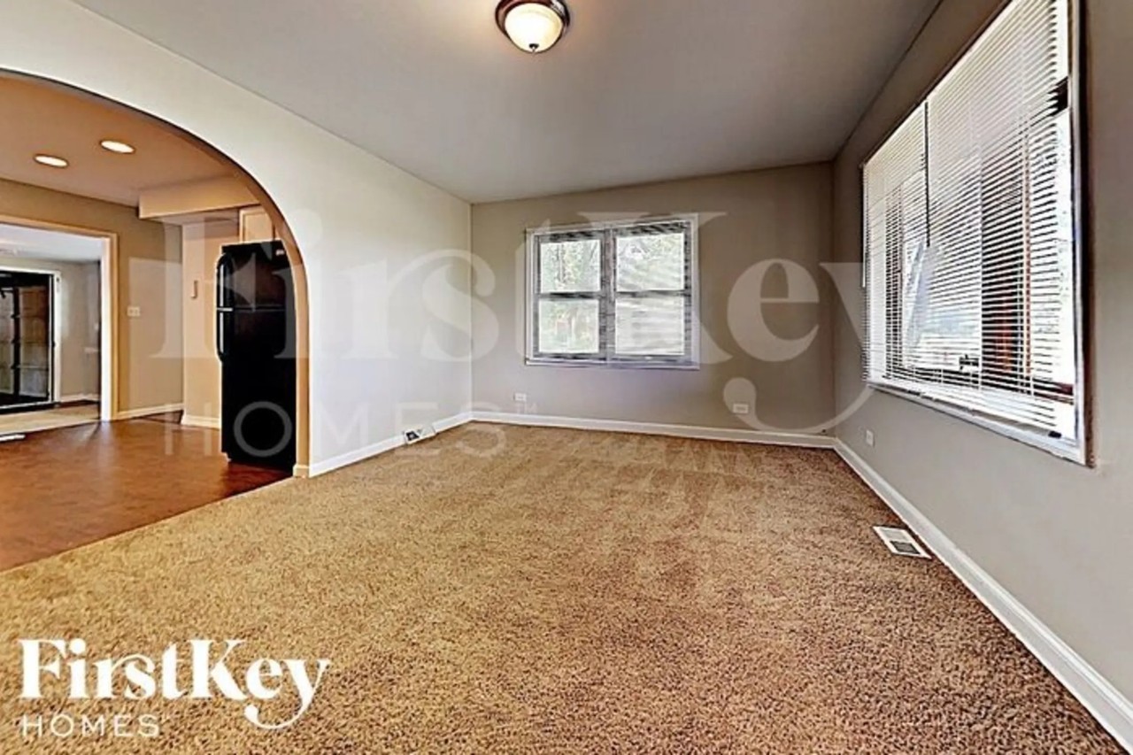 696 Laurel Ave - Photo 3 of 17
