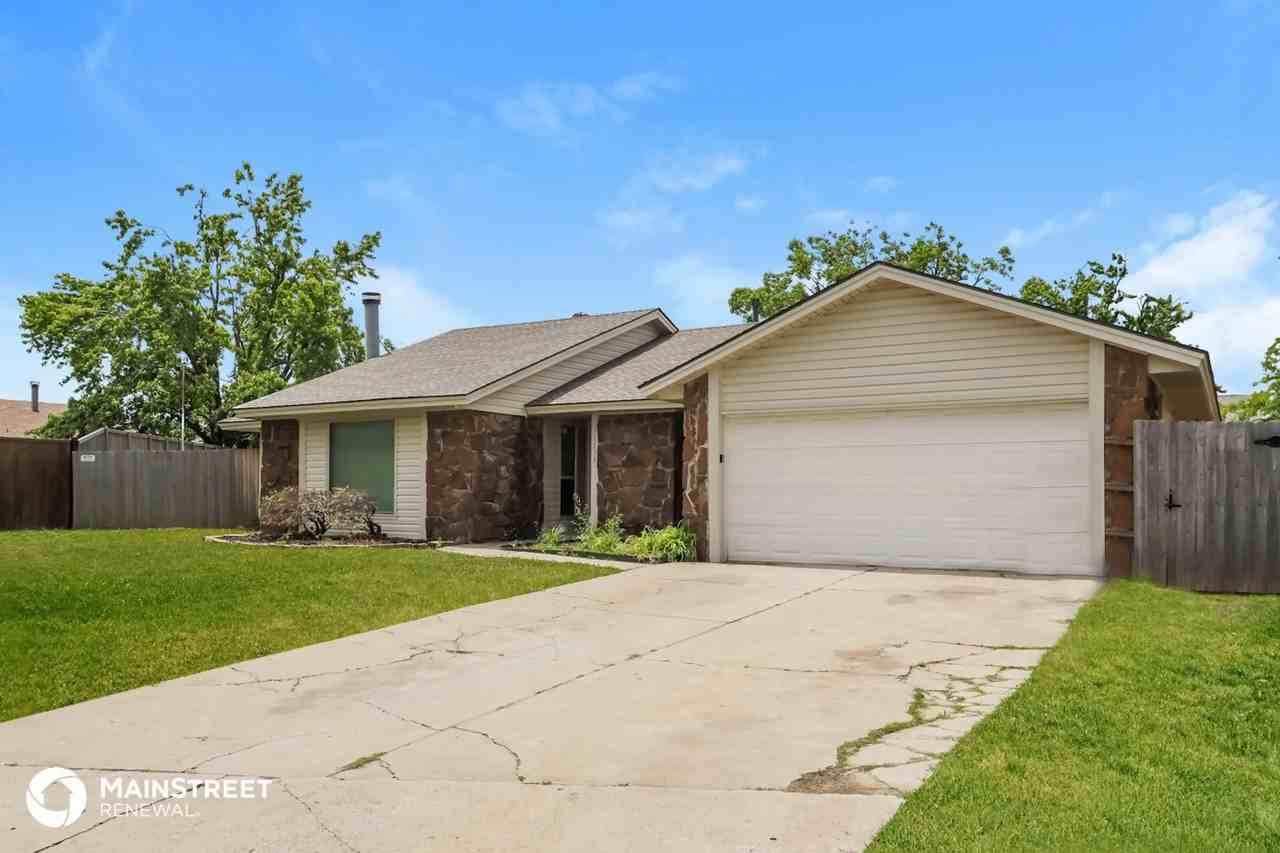 11235 Davis Ct - Photo 3 of 17