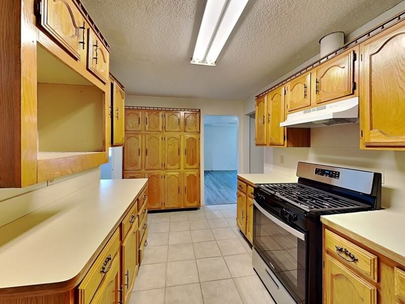 5809 Lyle St - Photo 3 of 21