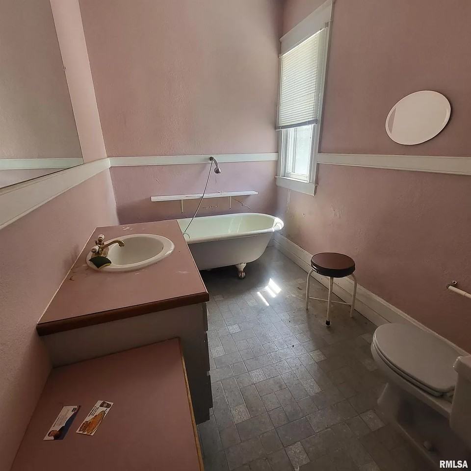 226 N Beech St - Photo 2 of 14