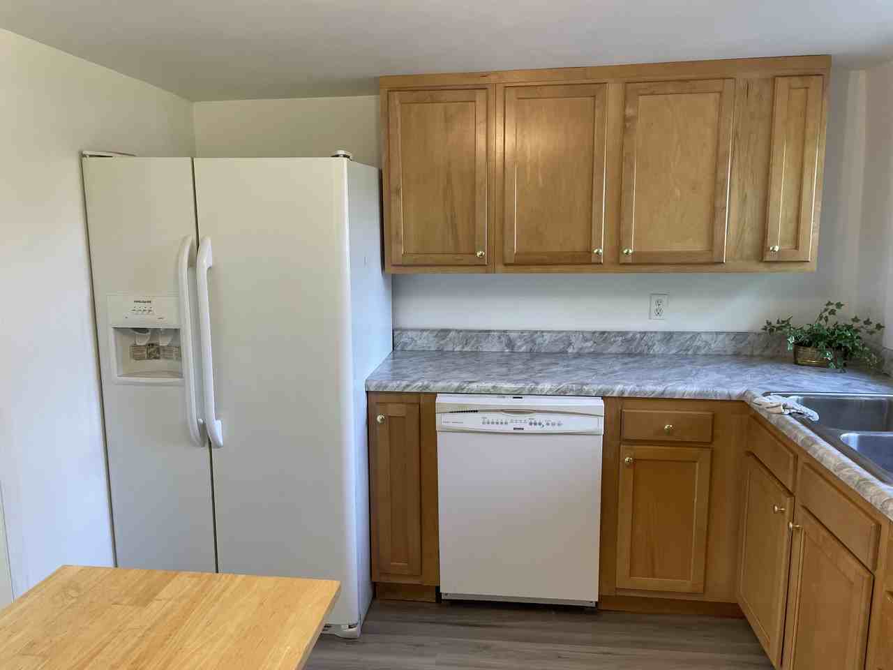 167 Salisbury Ave - Photo 3 of 10