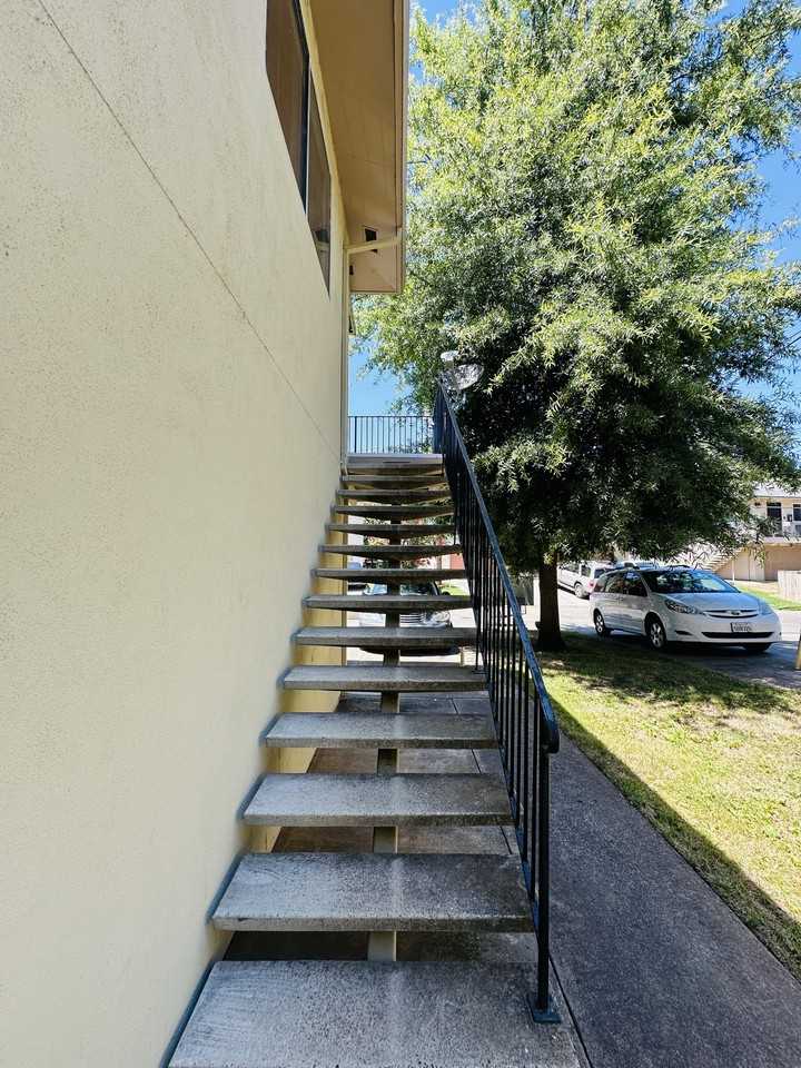 10803 Coloma Rd #4 - Photo 3 of 35