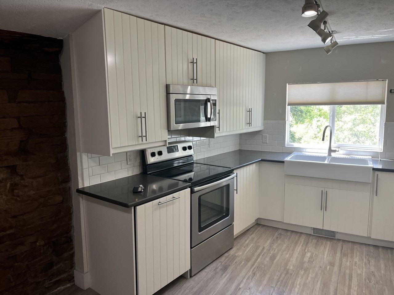 426 5th Ave - Photo 3 of 37