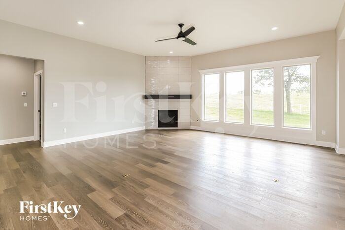 2513 Windmill Dr - Photo 2 of 16