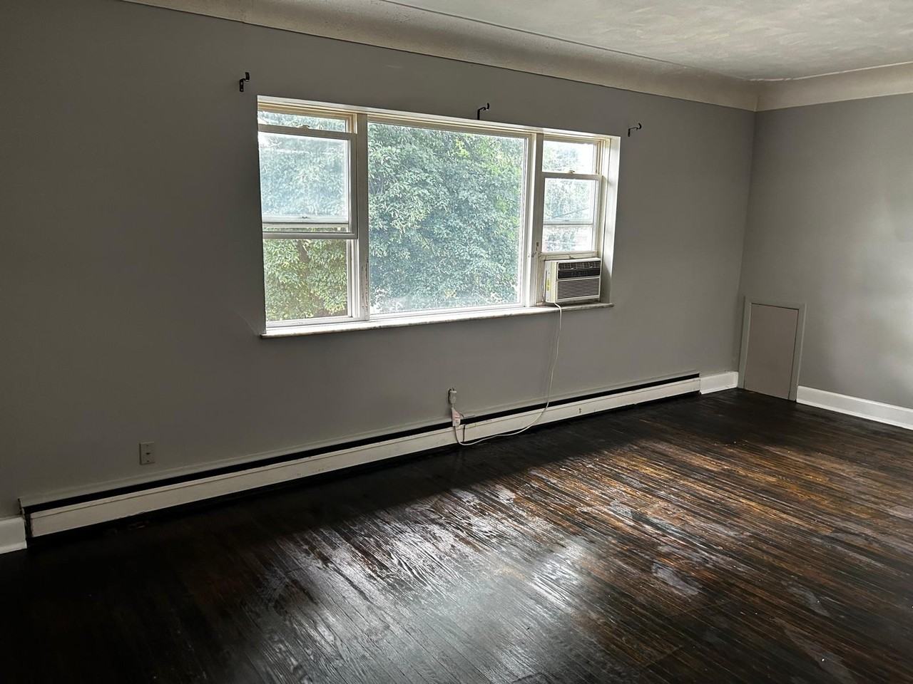 211 Garside Avenue South 8 - Photo 3 of 10