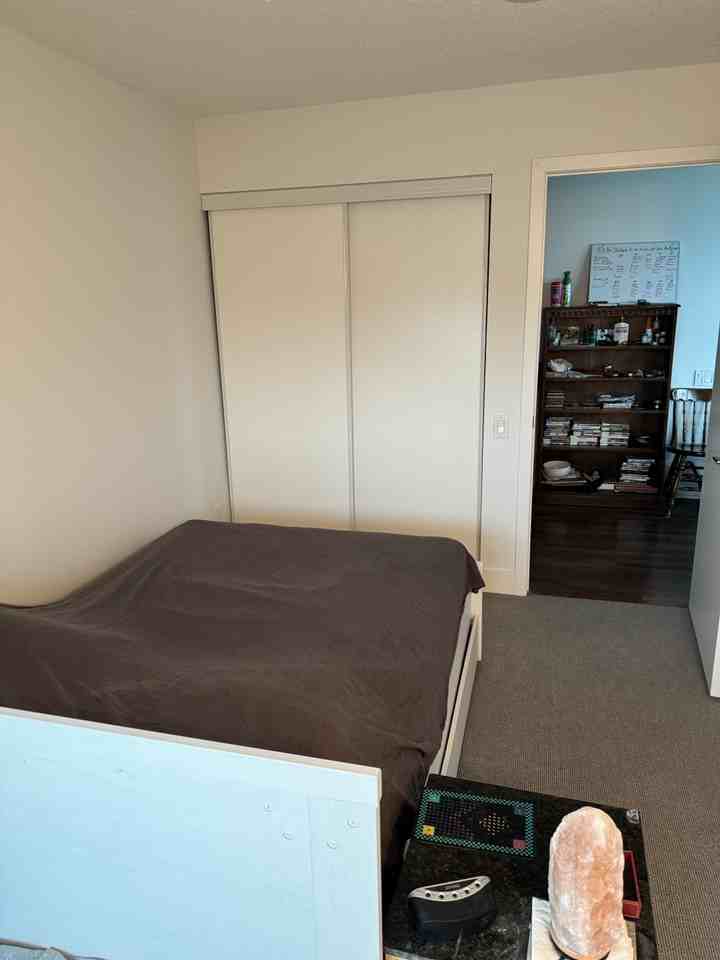 1048 Broadview Ave - Photo 2 of 5