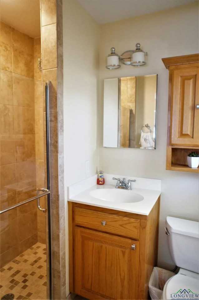 1207 Glencrest Ln - Photo 3 of 24