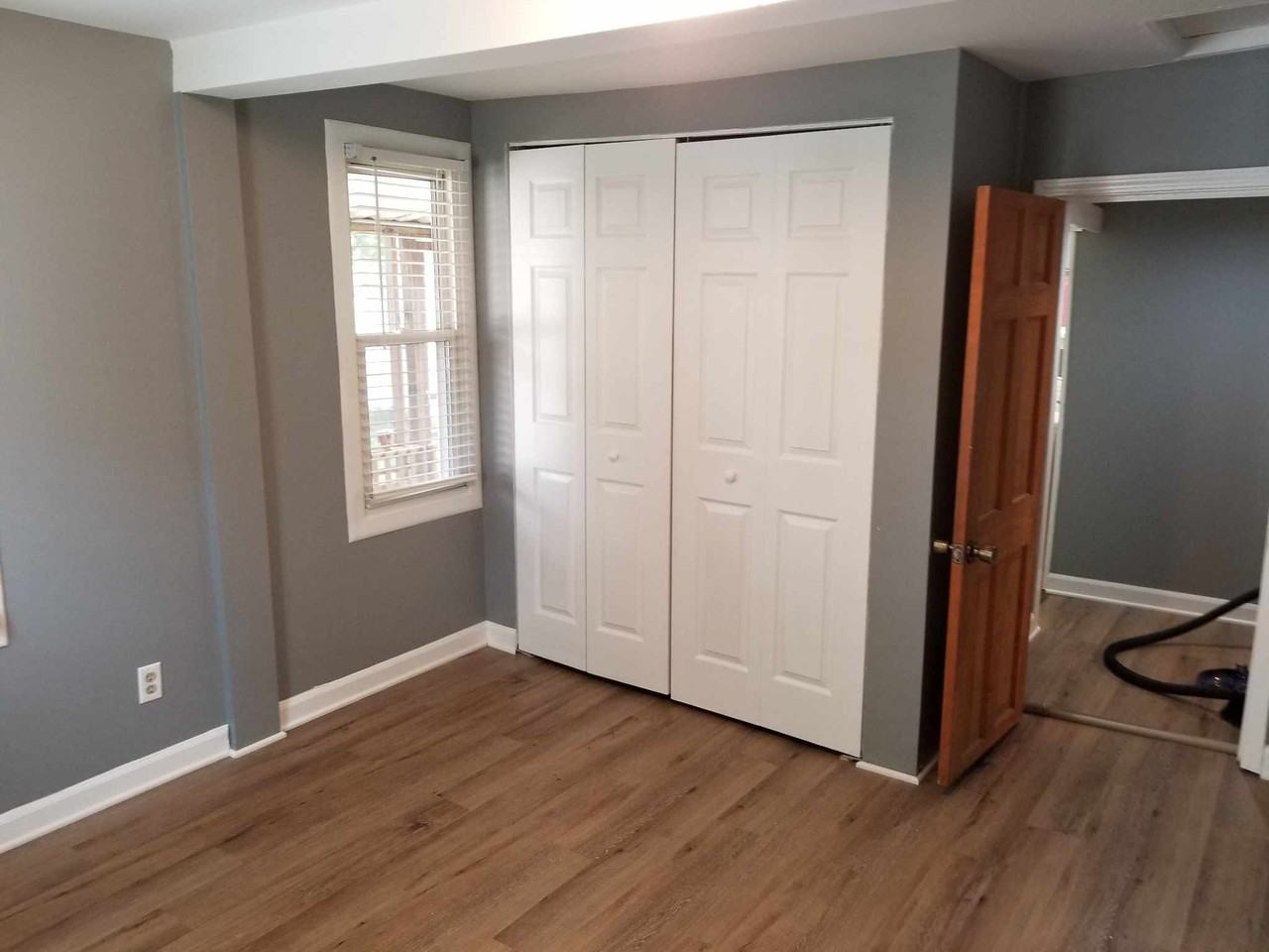 305 E Willow St - Photo 5 of 27