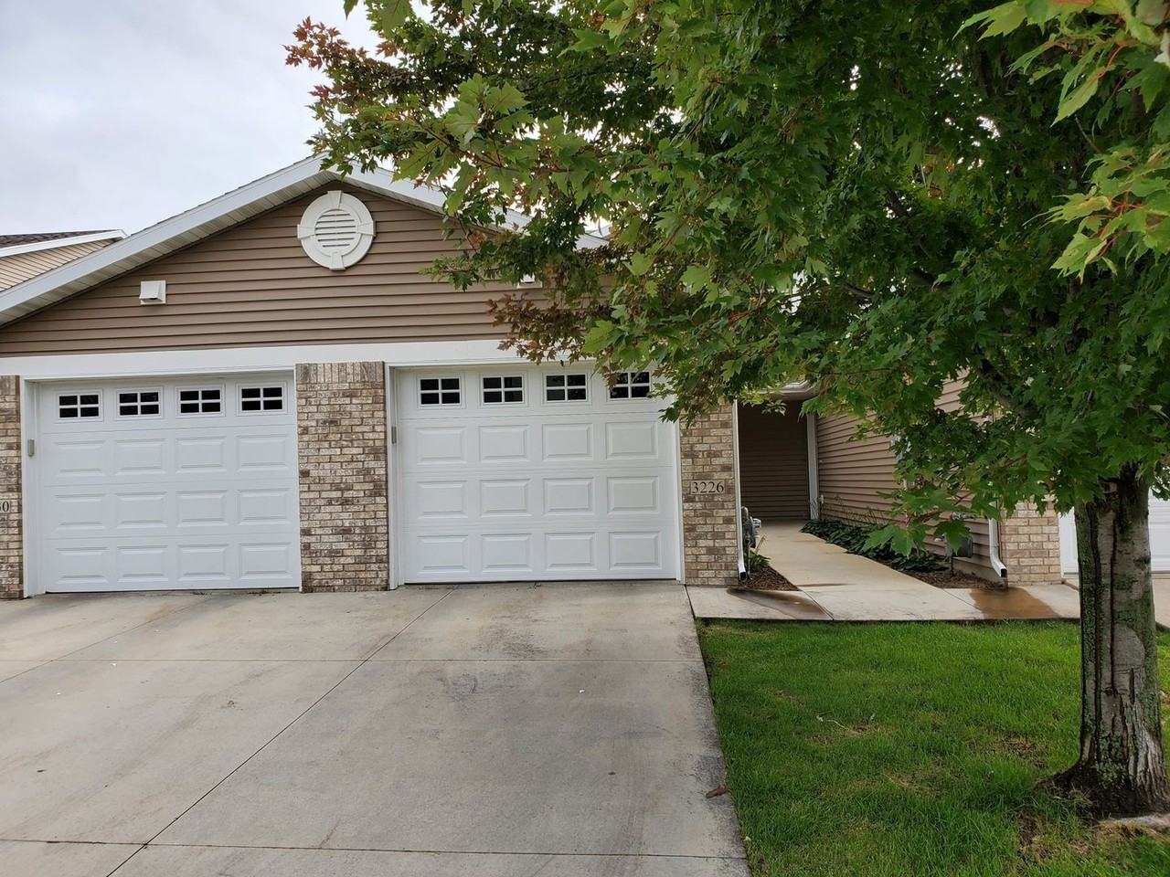 Portage Townhomes - Photo 3 of 10