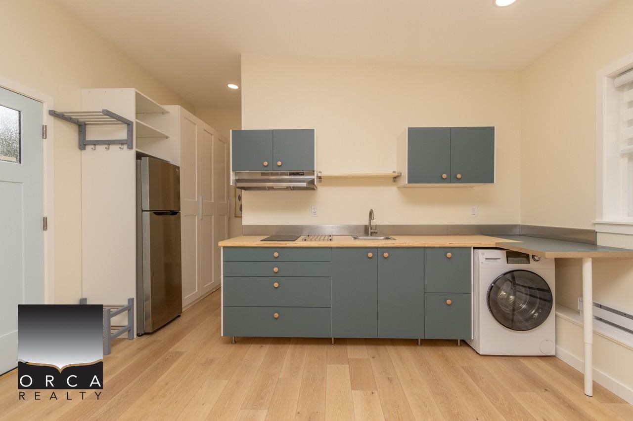 415 Mathers Ave - Photo 2 of 32