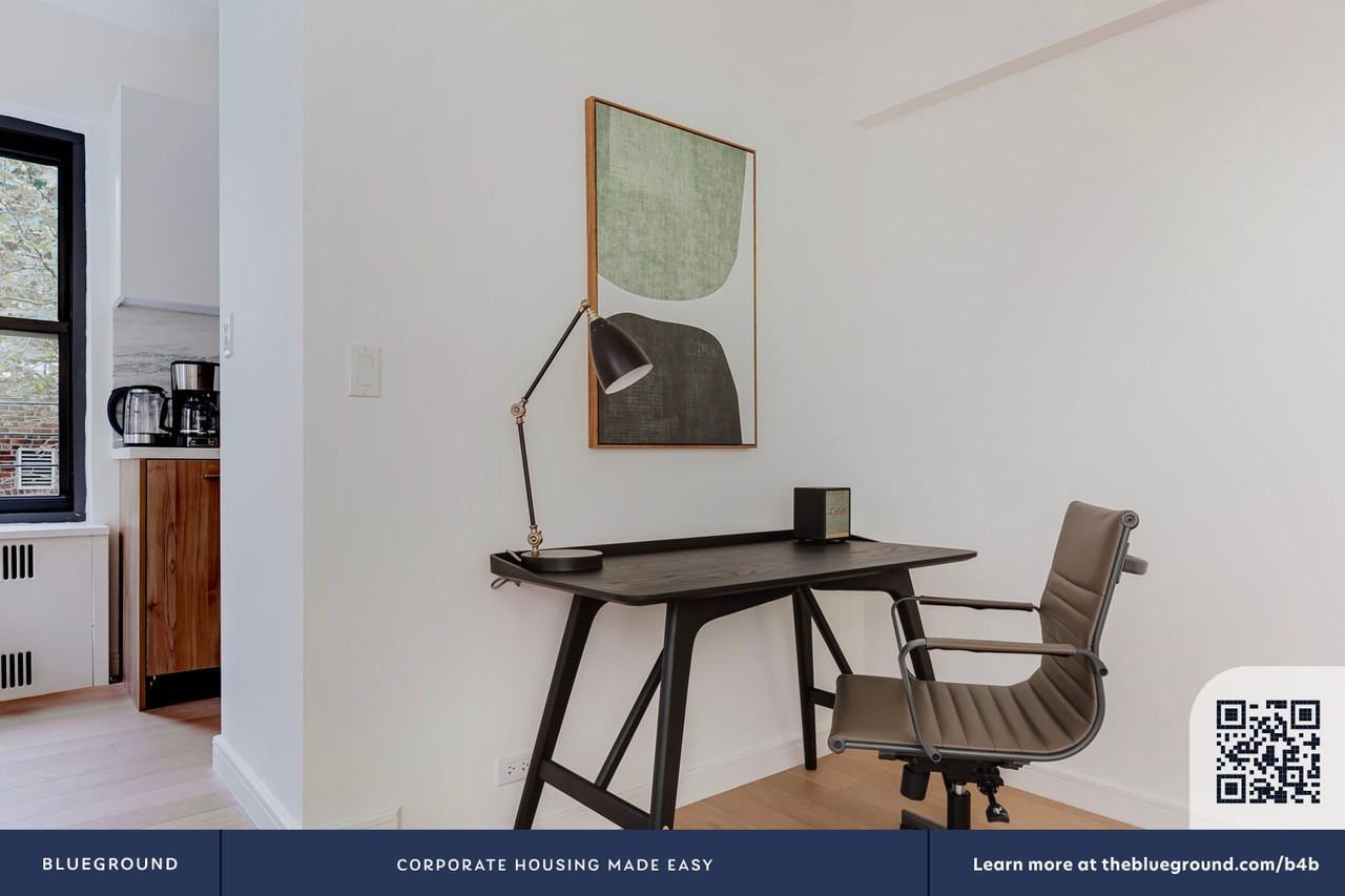 340 East 52nd Street - Photo 6 of 24