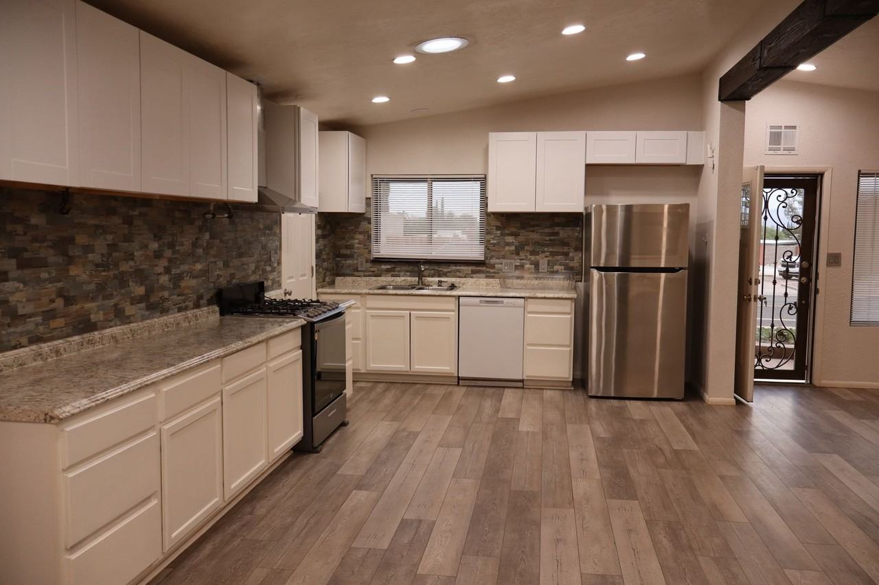 336 Colombo Ave - Photo 7 of 22