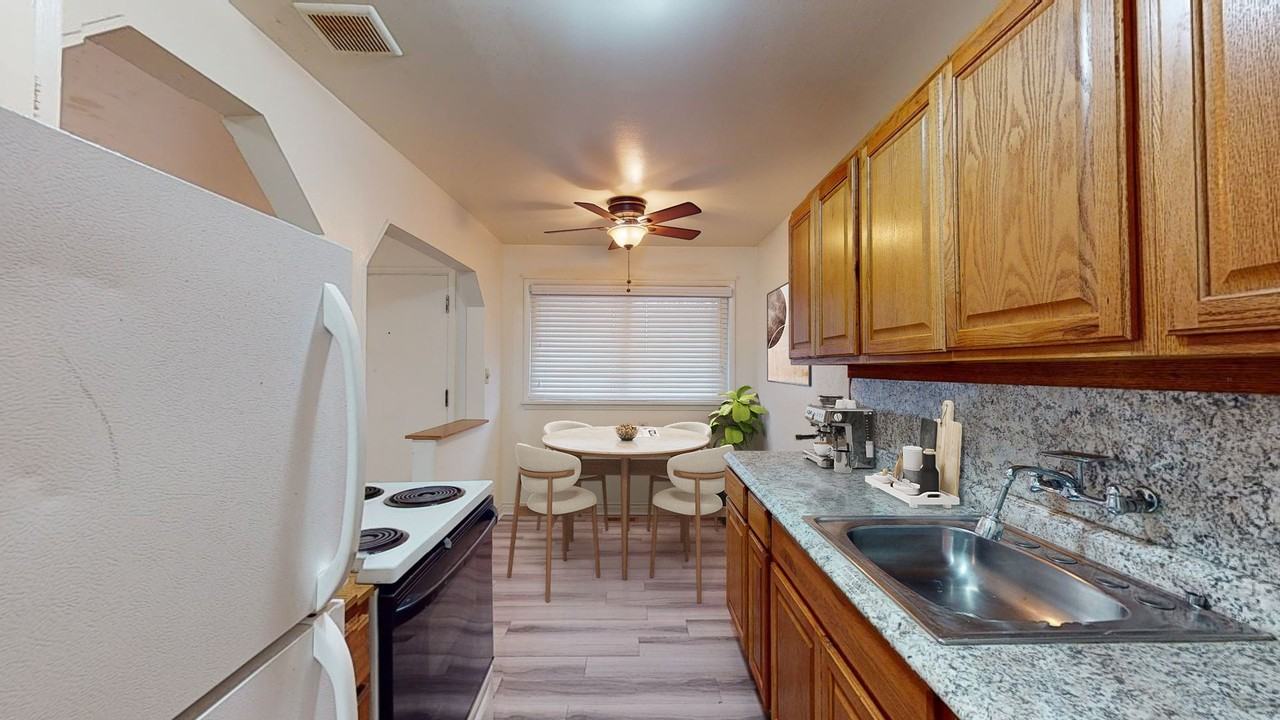 Burien Duplexes (128) - Photo 3 of 16