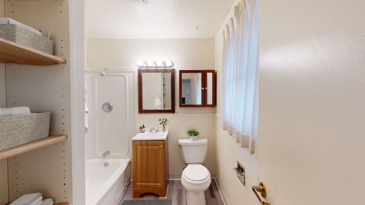 Burien Duplexes (128) - Photo 4 of 16