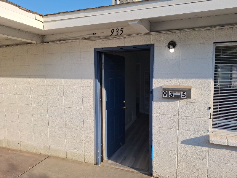 935 S Thorne Ave - Photo 3 of 19