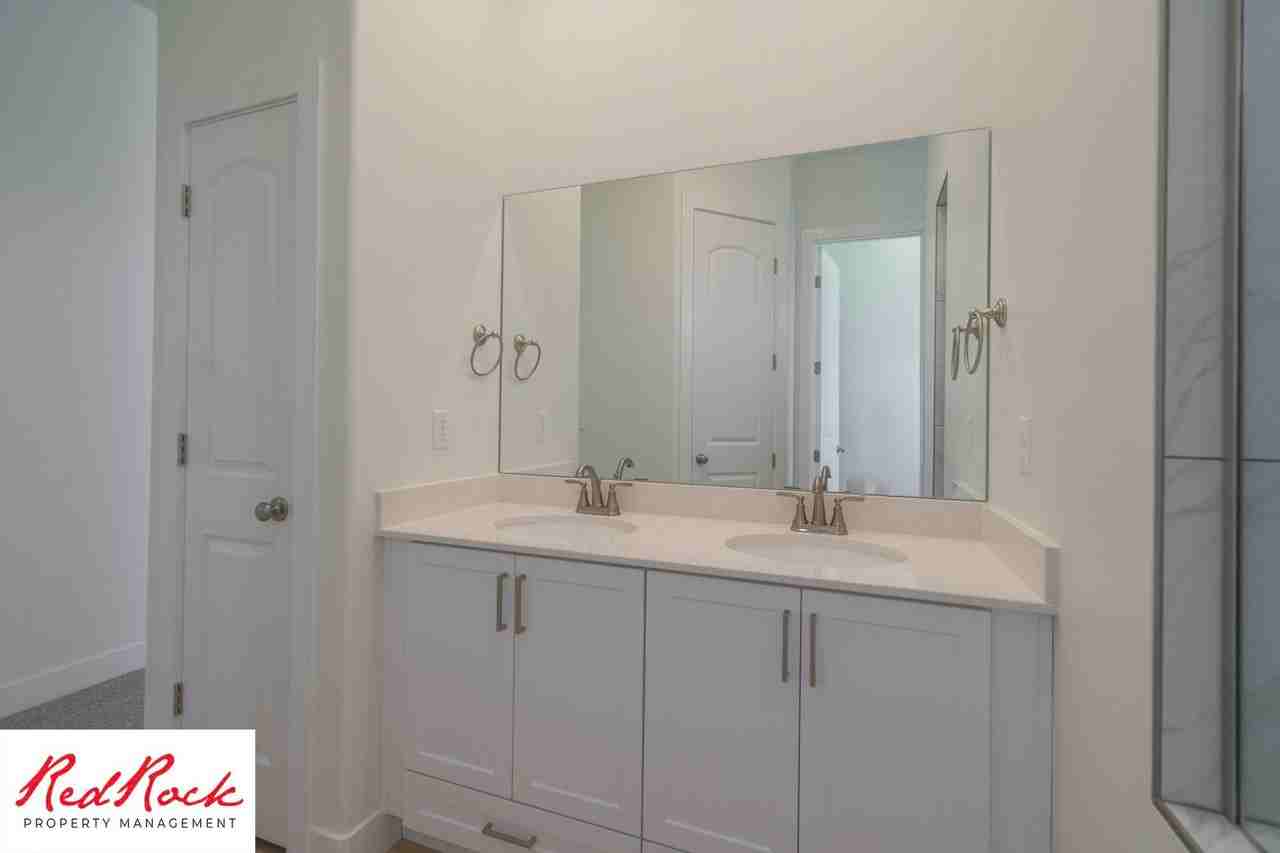481 W Avery Ln - Photo 4 of 50