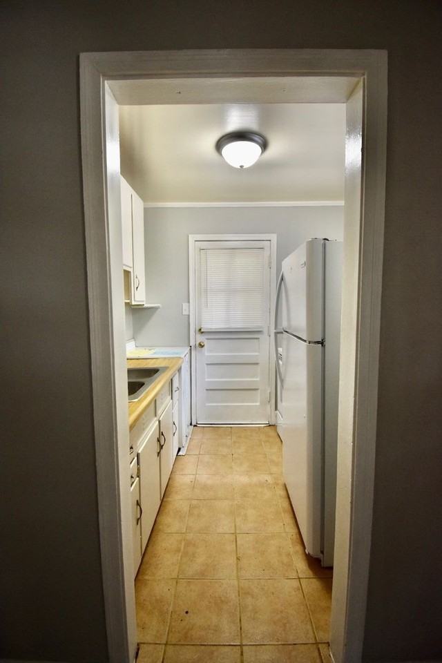 1825 Gatewood Ave - Photo 2 of 8