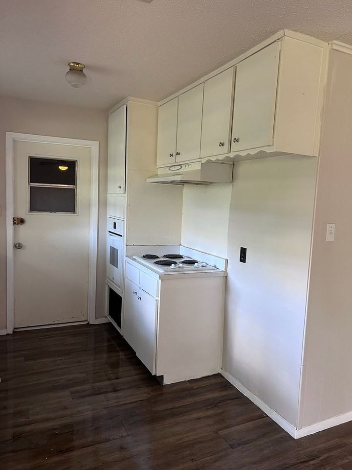 1217 Briarwood Dr - Photo 4 of 16