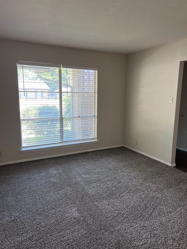 1217 Briarwood Dr - Photo 6 of 16