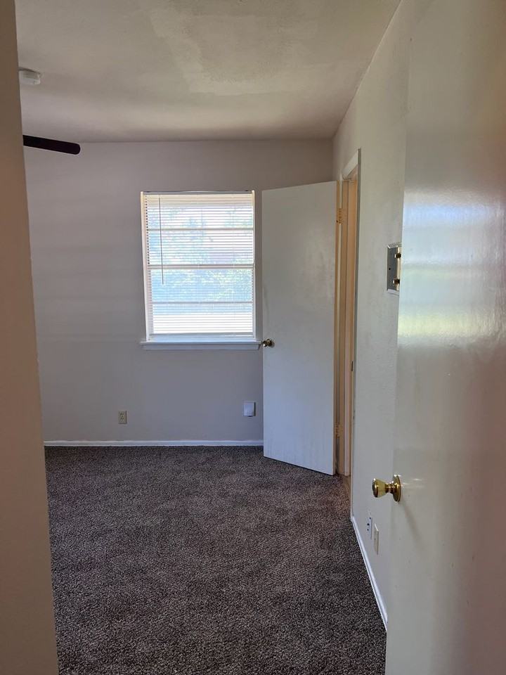 1217 Briarwood Dr - Photo 7 of 16
