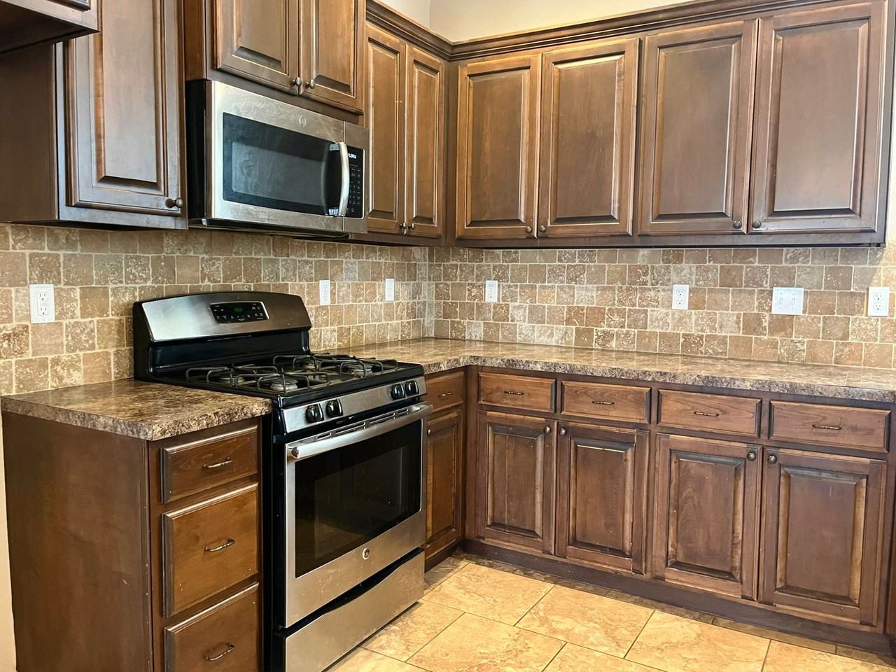 11406 Nw 121st Pl - Photo 5 of 21