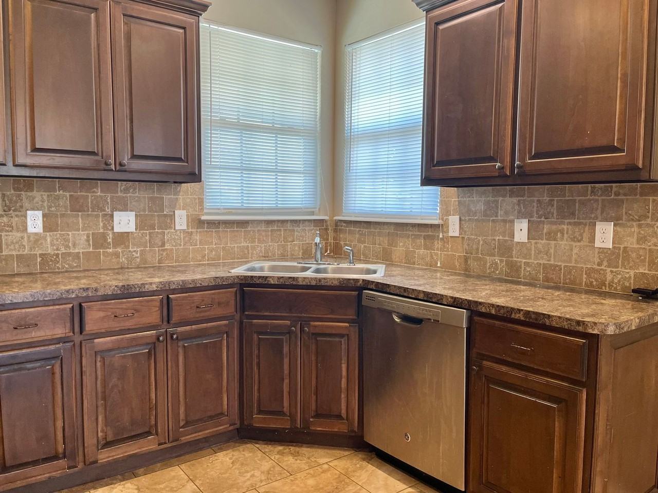 11406 Nw 121st Pl - Photo 6 of 21