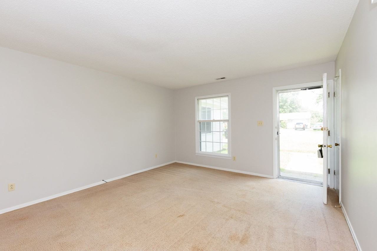 1101 Brynn Marr Rd - Photo 3 of 16