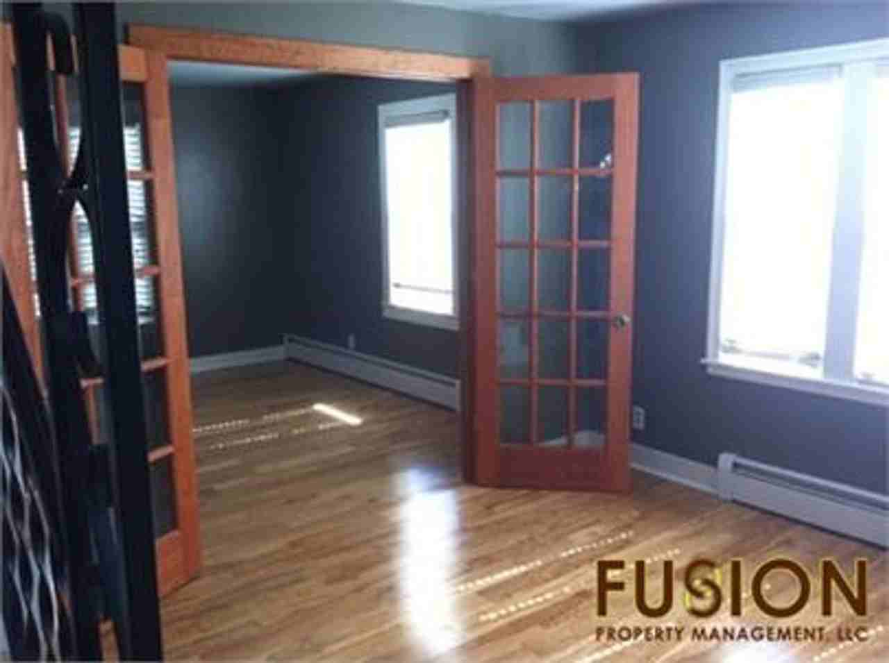 89 Hood St - Photo 2 of 8
