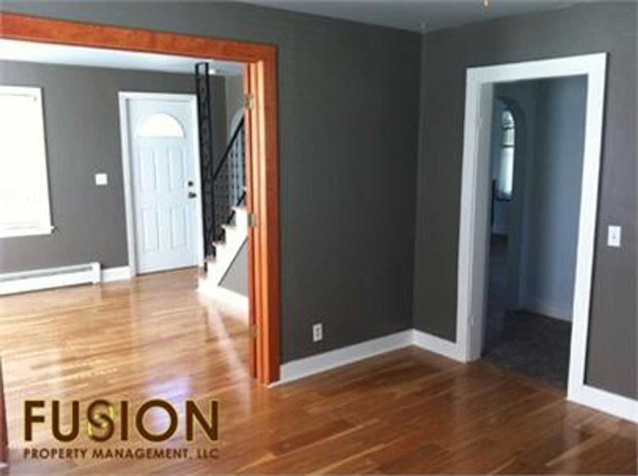 89 Hood St - Photo 3 of 8