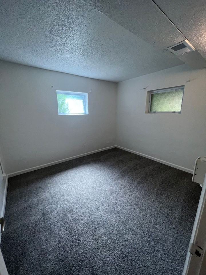 4064 S Broadway - Photo 4 of 12