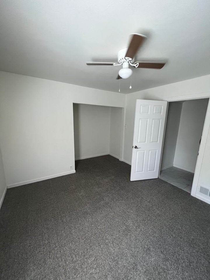 4064 S Broadway - Photo 6 of 12