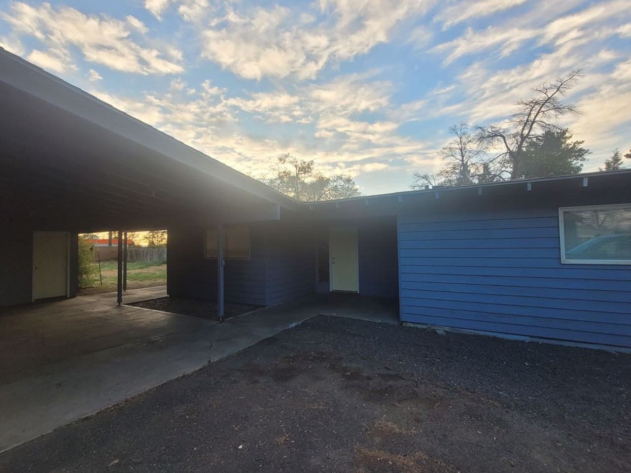 215 Carswell Dr - Photo 2 of 15