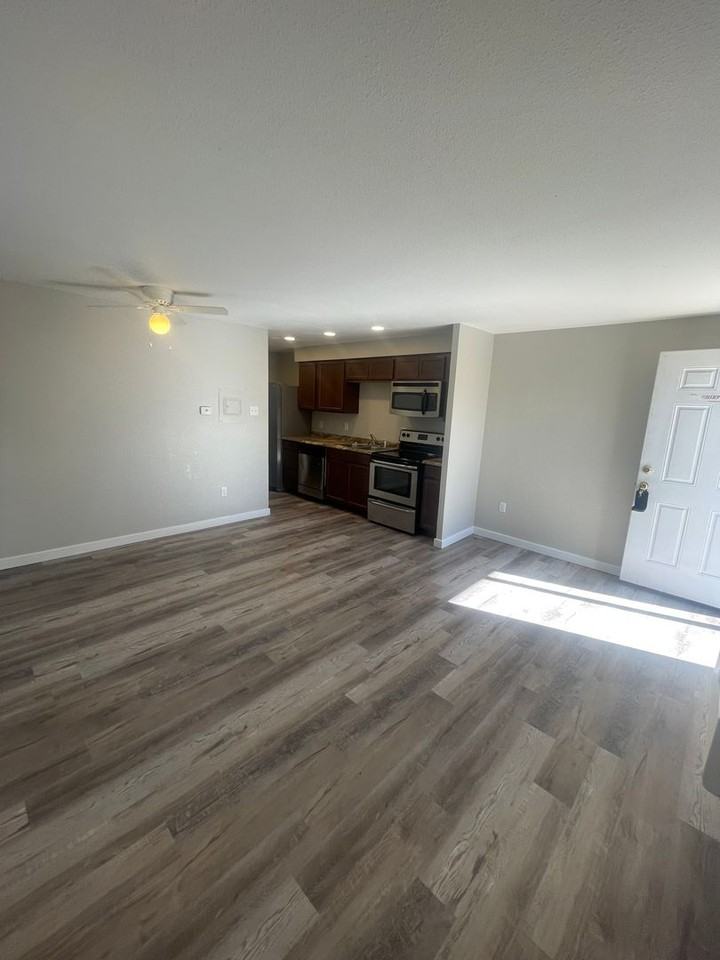 Steel City Flats - Photo 5 of 31
