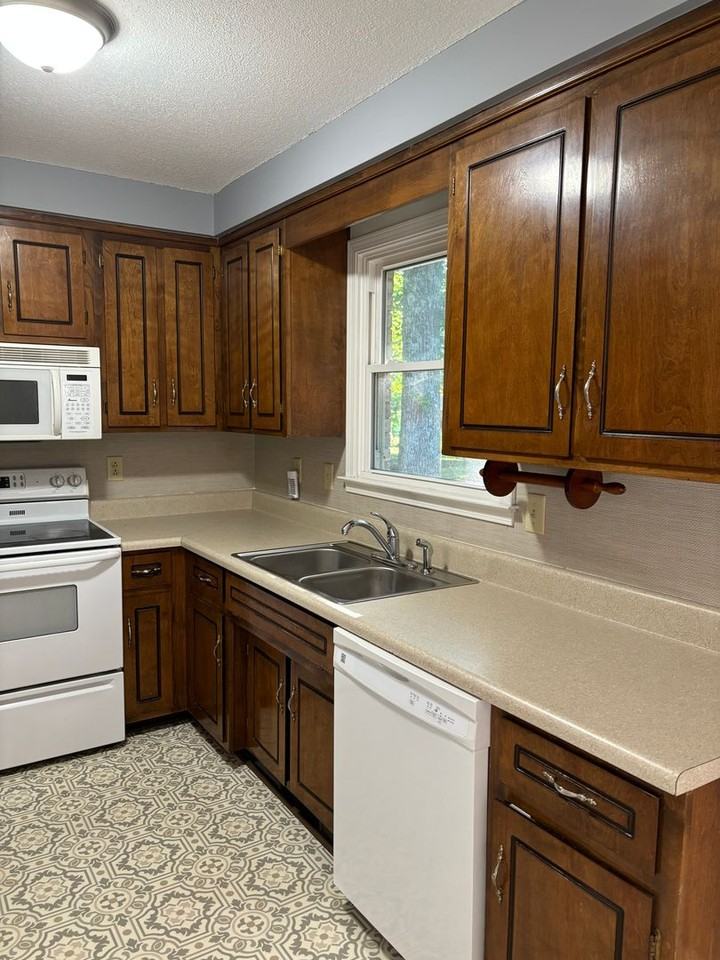 171 W Regent Dr - Photo 4 of 17