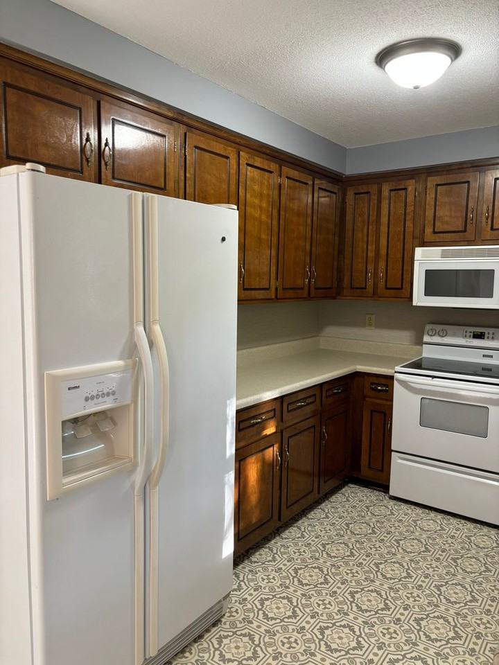 171 W Regent Dr - Photo 5 of 17