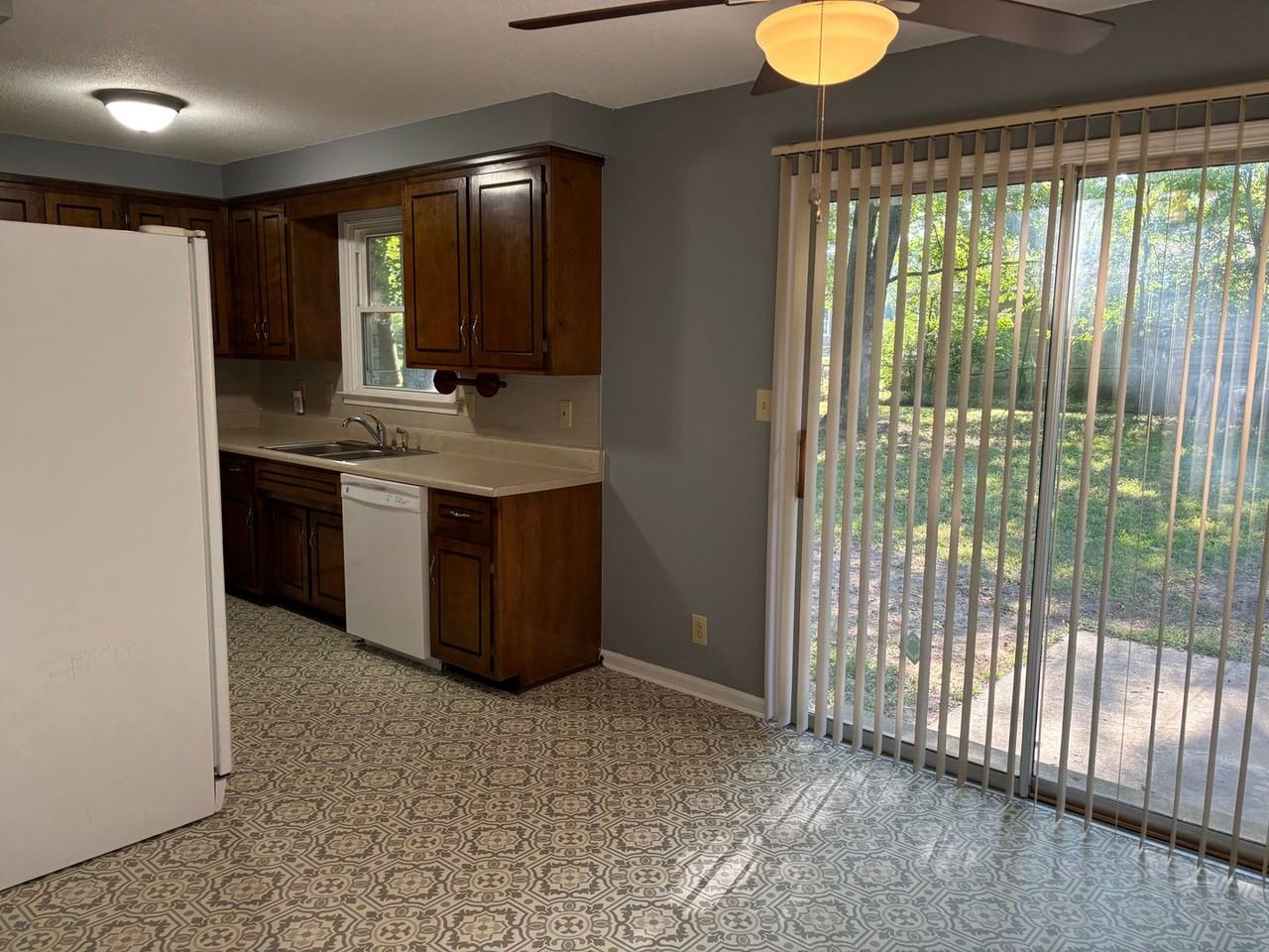 171 W Regent Dr - Photo 6 of 17