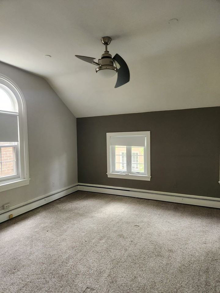 18 E Market St - Photo 2 of 10