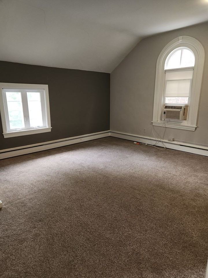 18 E Market St - Photo 3 of 10