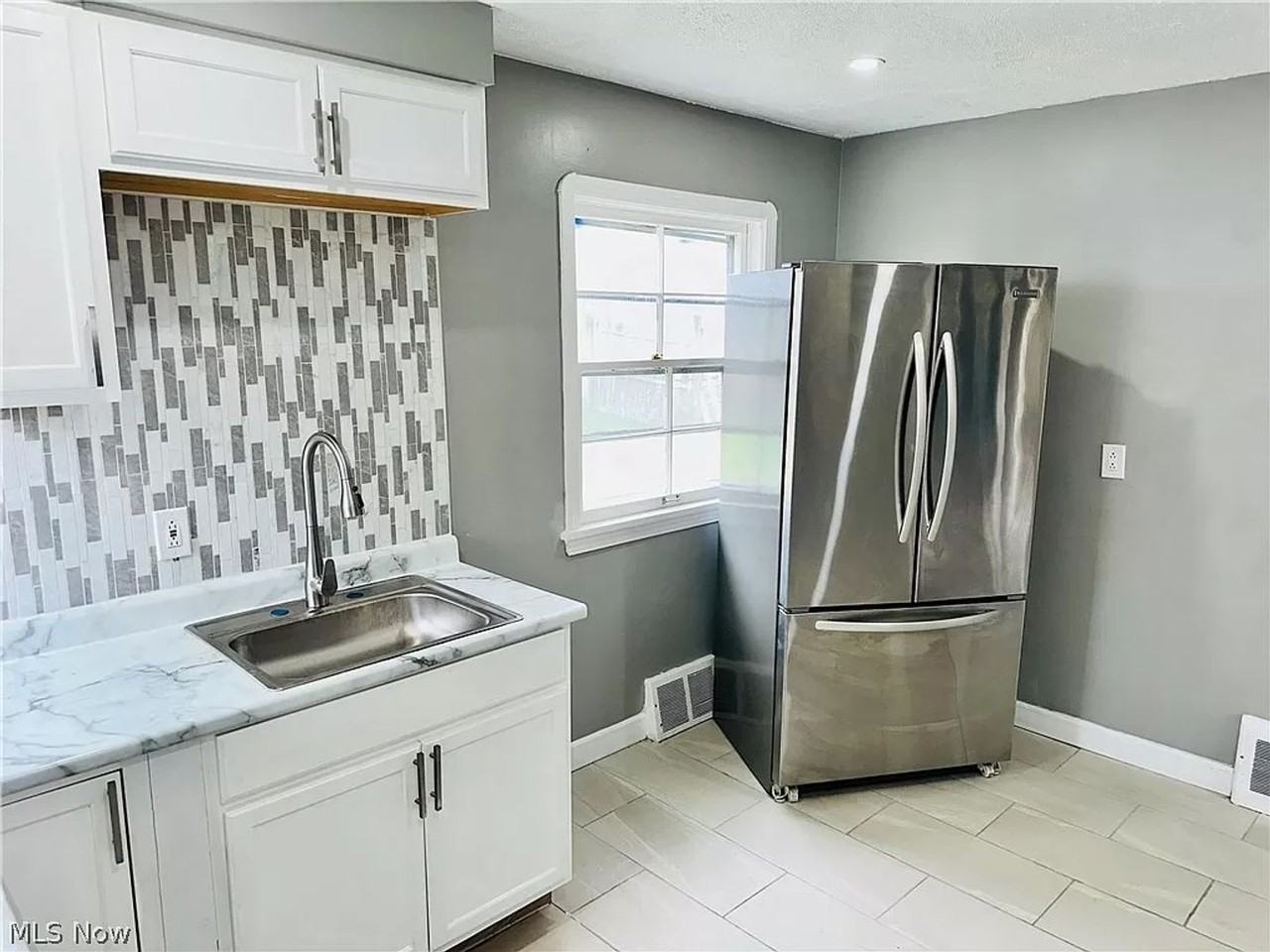 14209 Saybrook Ave - Photo 4 of 13