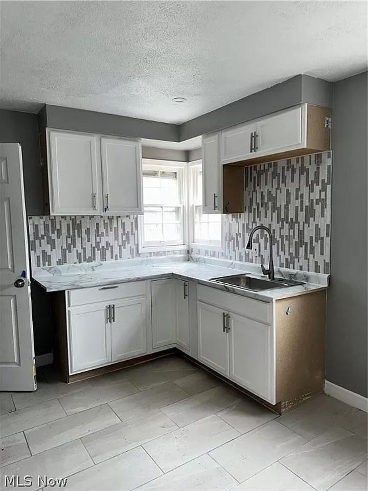 14209 Saybrook Ave - Photo 5 of 13