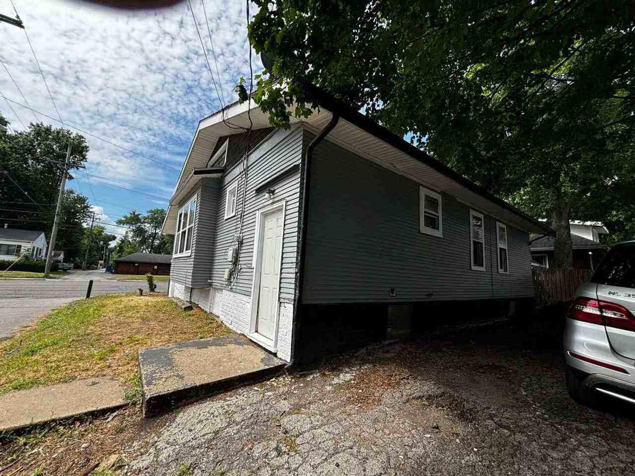 511 E Ash St - Photo 3 of 4