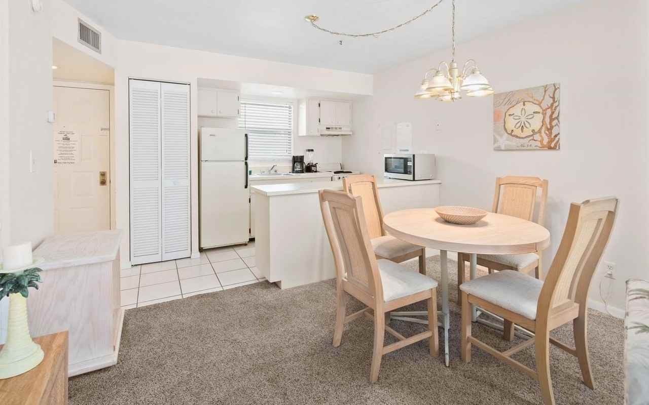 1027 Anglers Cv - Photo 3 of 9