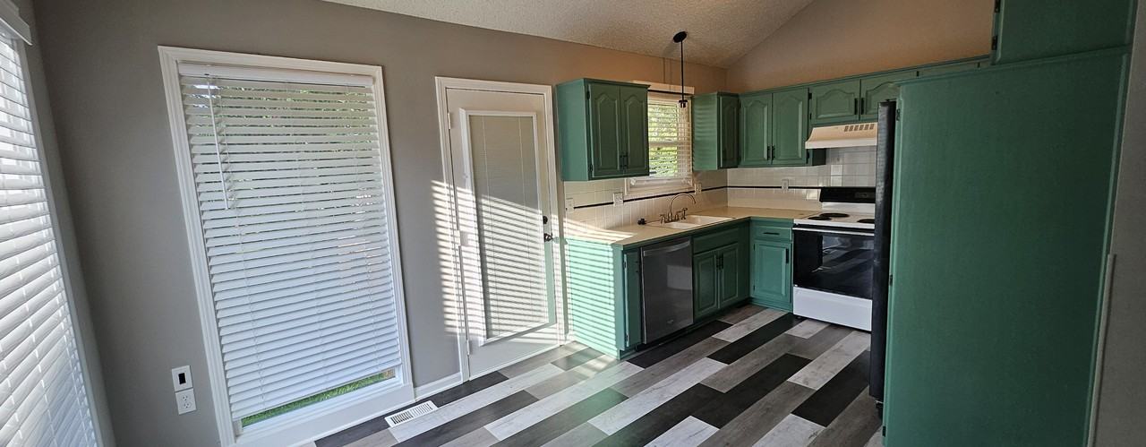 215 Ne 103rd Ter #NA - Photo 3 of 11